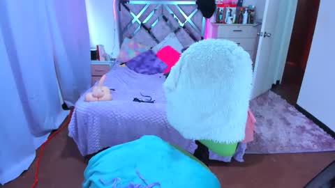 luna_analya online show from 11/14/25, 04:49