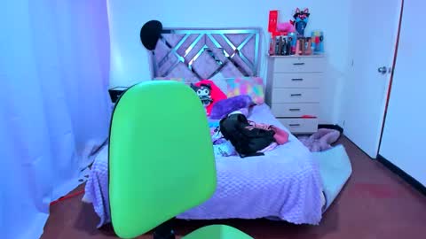 luna_analya online show from 11/24/25, 07:02