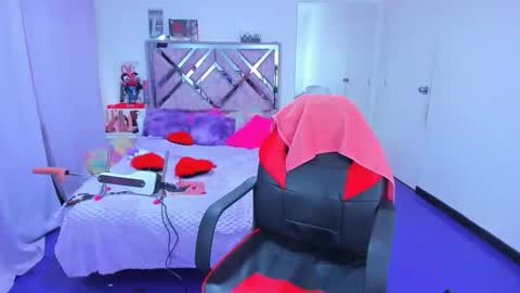 luna_analya online show from 02/18/26, 12:12