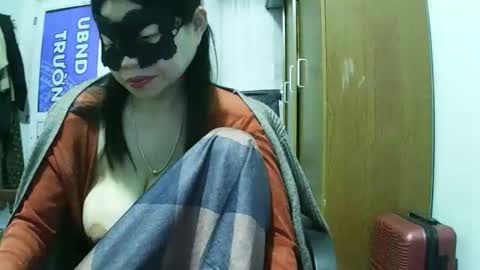 Snapshot of luna_beauty25 chatting on 03/17/26, 10:24 luna_beauty25 online show from 03/17/26, 10:24