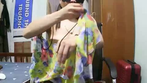 Snapshot of luna_beauty25 chatting on 03/31/26, 10:21 luna_beauty25 online show from 03/31/26, 10:21