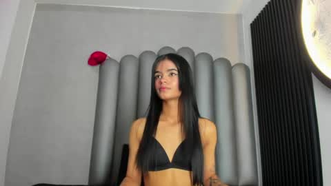luna_bella_23 online show from 04/30/26, 03:24