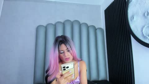 luna_bella_23 online show from 05/09/26, 03:34