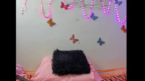 Snapshot of luna_bellla chatting on 03/21/26, 01:48 Luna online show from 03/21/26, 01:48