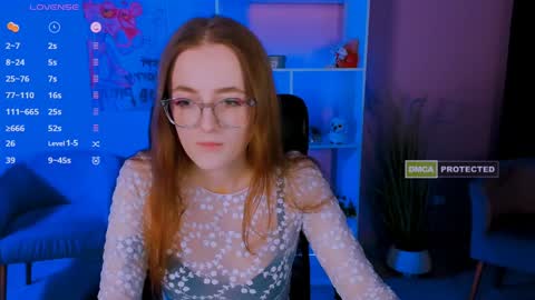 luna_berryy online show from 01/04/25, 08:16