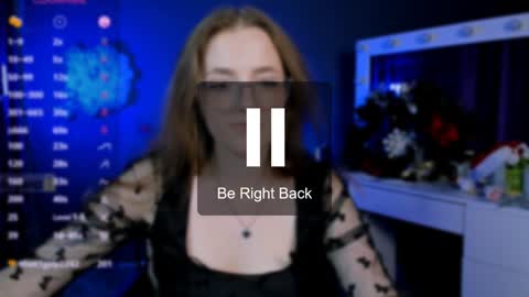 luna_berryy online show from 01/11/25, 03:02