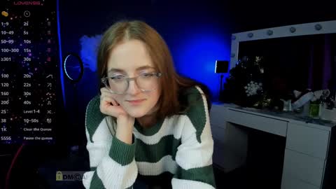 luna_berryy online show from 01/12/25, 03:07