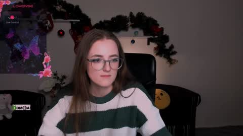 luna_berryy online show from 01/14/25, 04:57