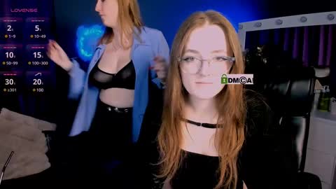 luna_berryy online show from 02/04/25, 11:59