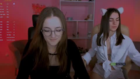 luna_berryy online show from 02/05/25, 08:25