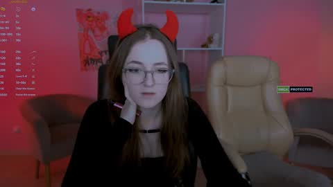 luna_berryy online show from 02/05/25, 11:28