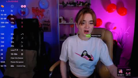 luna_berryy online show from 02/15/25, 12:04