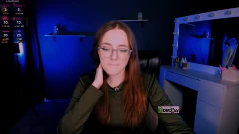 luna_berryy online show from 03/10/25, 11:38