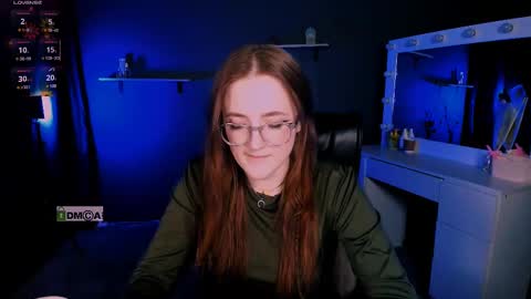 luna_berryy online show from 03/11/25, 05:49