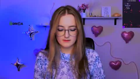 luna_berryy online show from 02/18/26, 08:49