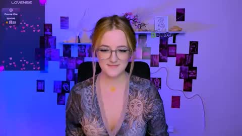 luna_berryy online show from 02/25/26, 09:35