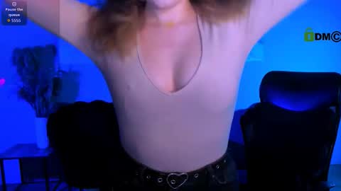 luna_berryy online show from 03/03/26, 08:26