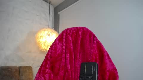 Snapshot of luna_blaek chatting on 04/21/26, 09:28 LUNA online show from 04/21/26, 09:28