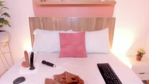 Snapshot of luna_blazze_ chatting on 05/30/26, 12:35 L U N A online show from 05/30/26, 12:35