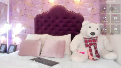 Snapshot of luna_bloomm_ chatting on 06/23/26, 04:10 Luna Bloom online show from 06/23/26, 04:10