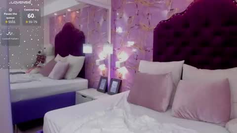 Snapshot of luna_bloomm_ chatting on 06/25/26, 06:40 Luna Bloom online show from 06/25/26, 06:40