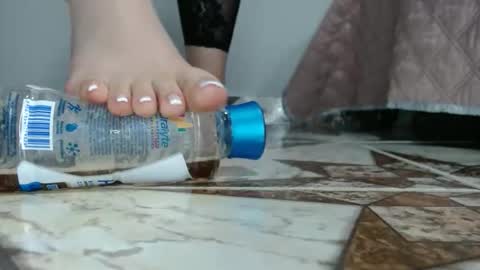 Luna--Blueberry online show from 10/24/25, 04:09