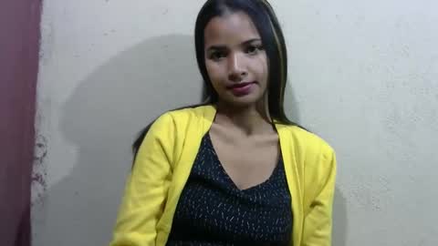 Snapshot of luna_cherry0 chatting on 05/18/26, 04:18 Laura online show from 05/18/26, 04:18