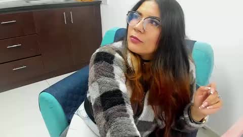 luna  online show from 02/06/25, 11:21