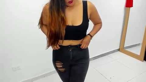 luna  online show from 02/14/25, 02:23