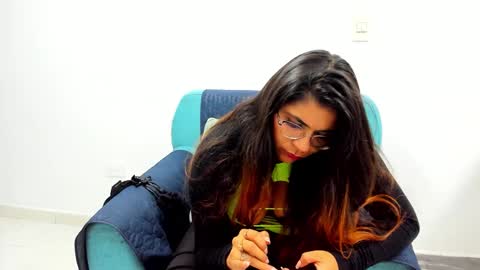 luna  online show from 02/21/25, 02:27