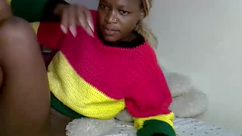 Snapshot of luna_empress chatting on 03/24/26, 08:25 maskedmalkia online show from 03/24/26, 08:25