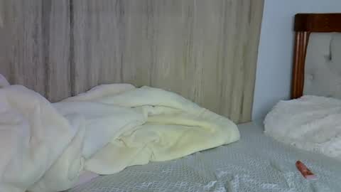 Snapshot of luna_empress chatting on 04/21/26, 03:24 maskedmalkia online show from 04/21/26, 03:24