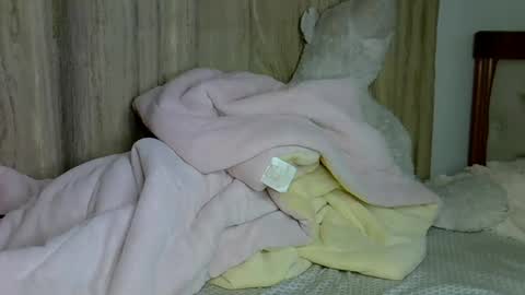 Snapshot of luna_empress chatting on 04/25/26, 12:02 maskedmalkia online show from 04/25/26, 12:02