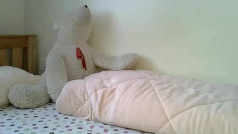 Snapshot of luna_empress chatting on 05/01/26, 06:18 maskedmalkia online show from 05/01/26, 06:18