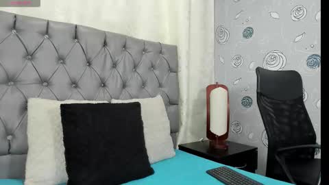 Luna Eva online show from 10/18/25, 01:45