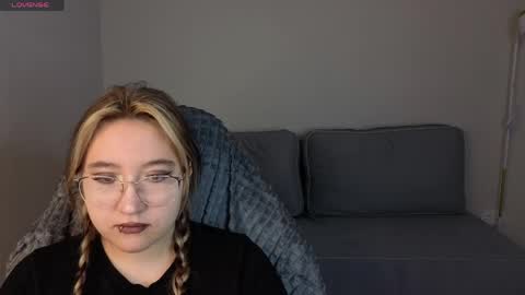 Luna Host online show from 04/01/26, 02:01