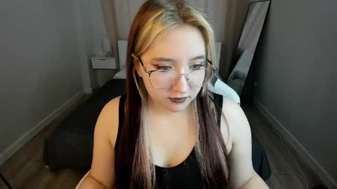 Luna Host online show from 04/16/26, 02:23