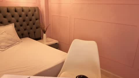 Snapshot of luna_hot_ass chatting on 04/18/26, 04:16 luna_hot_ass online show from 04/18/26, 04:16