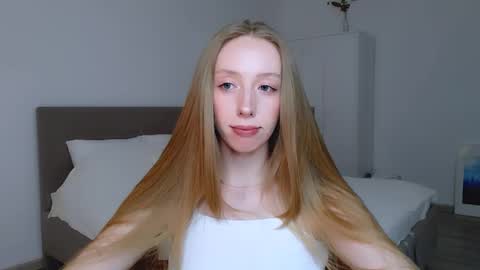 Luna online show from 12/22/24, 07:31