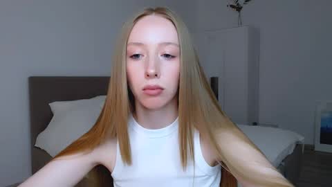 Luna online show from 12/25/24, 07:13