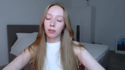 Luna online show from 01/11/25, 11:46