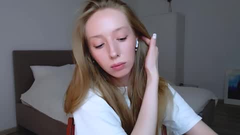 Luna online show from 01/14/25, 02:19