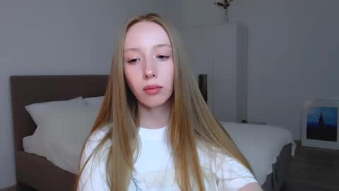 Luna online show from 01/26/25, 02:14