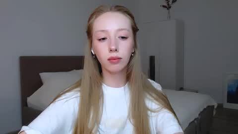 Luna online show from 02/19/25, 11:36