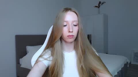 Luna online show from 09/24/25, 08:45