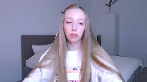 Snapshot of luna_insanity chatting on 11/23/25, 08:52 Luna online show from 11/23/25, 08:52