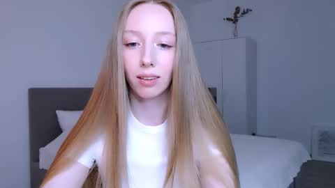 Snapshot of luna_insanity chatting on 11/27/25, 09:28 Luna online show from 11/27/25, 09:28