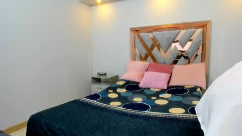 Snapshot of luna_johansson chatting on 09/29/25, 12:10 Luna  online show from 09/29/25, 12:10