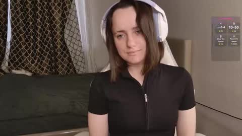 luna_loveeee online show from 10/20/25, 04:13