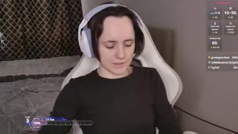 luna_loveeee online show from 02/15/26, 07:51